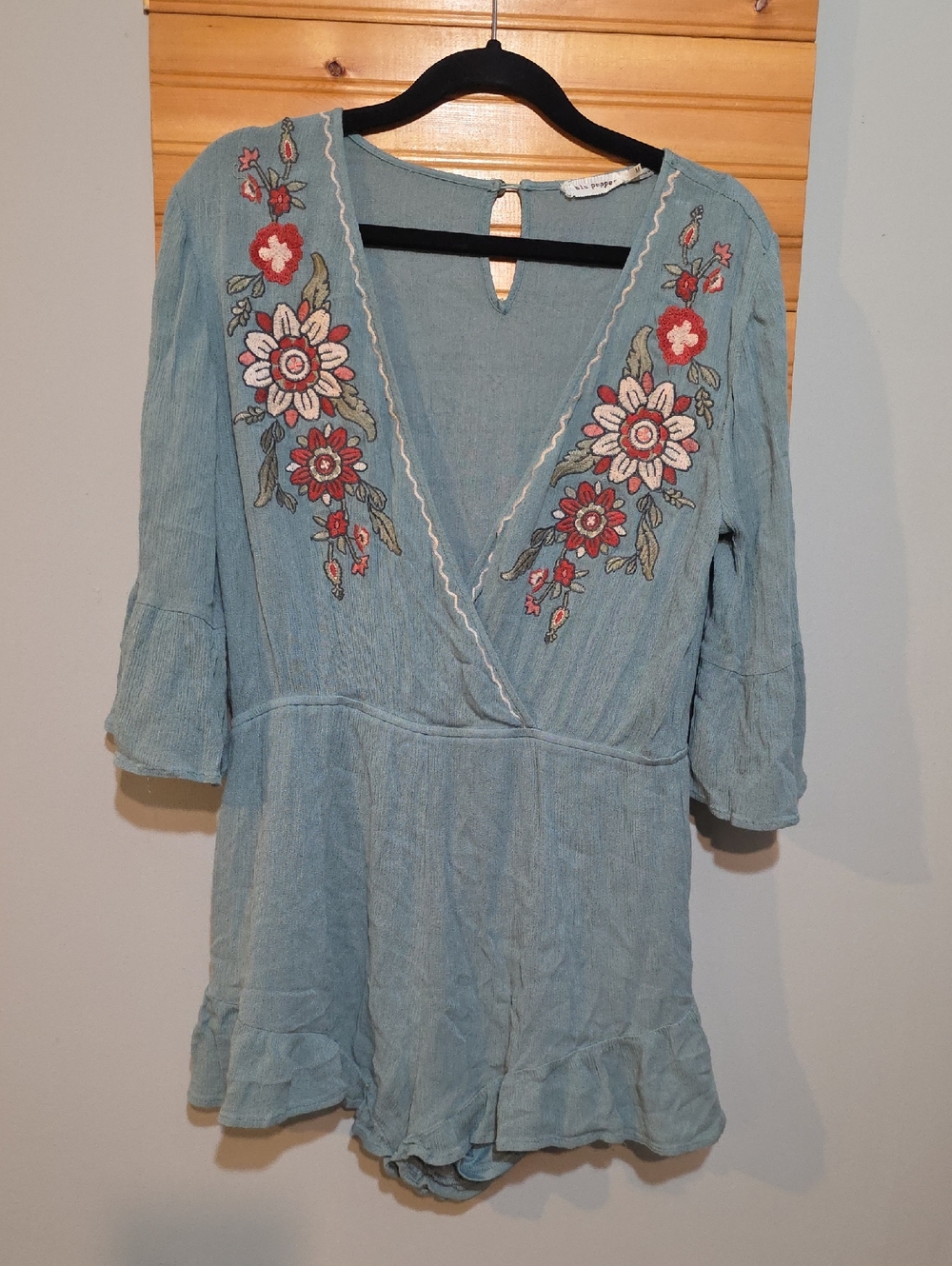 Blu Pepper Light Blue Floral Embroidered Gauze Romper Deep V-Neck Women's M